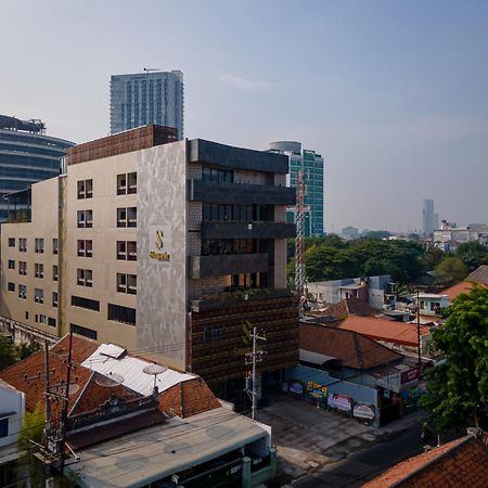 Stay.Vie Hotel スラバヤ エクステリア 写真
