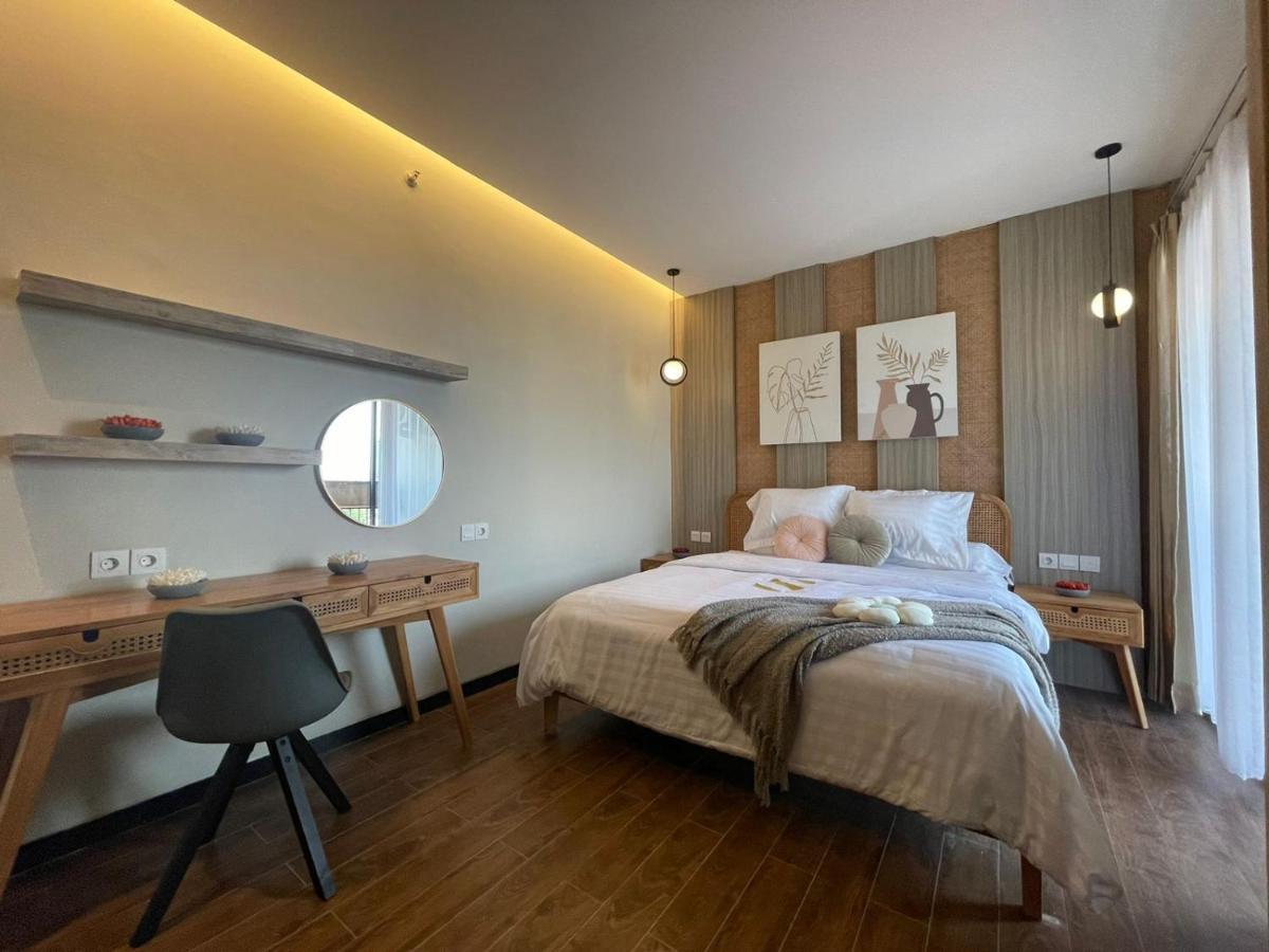 Stay.Vie Hotel スラバヤ エクステリア 写真