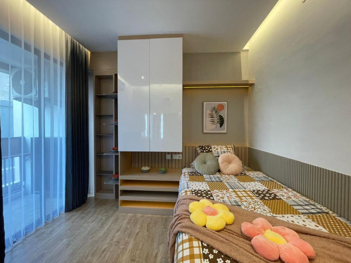 Stay.Vie Hotel スラバヤ エクステリア 写真