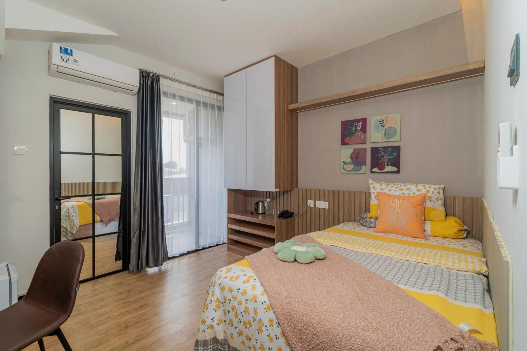 Stay.Vie Hotel スラバヤ エクステリア 写真