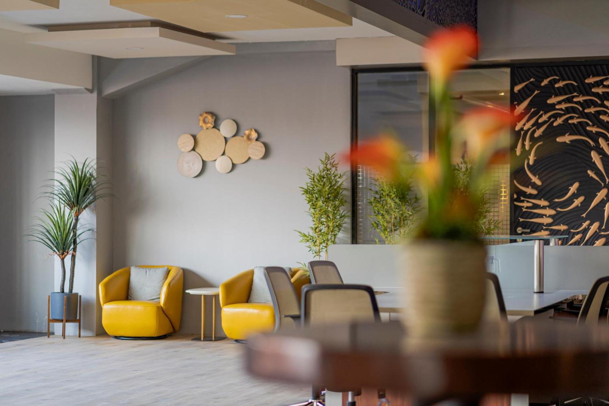 Stay.Vie Hotel スラバヤ エクステリア 写真